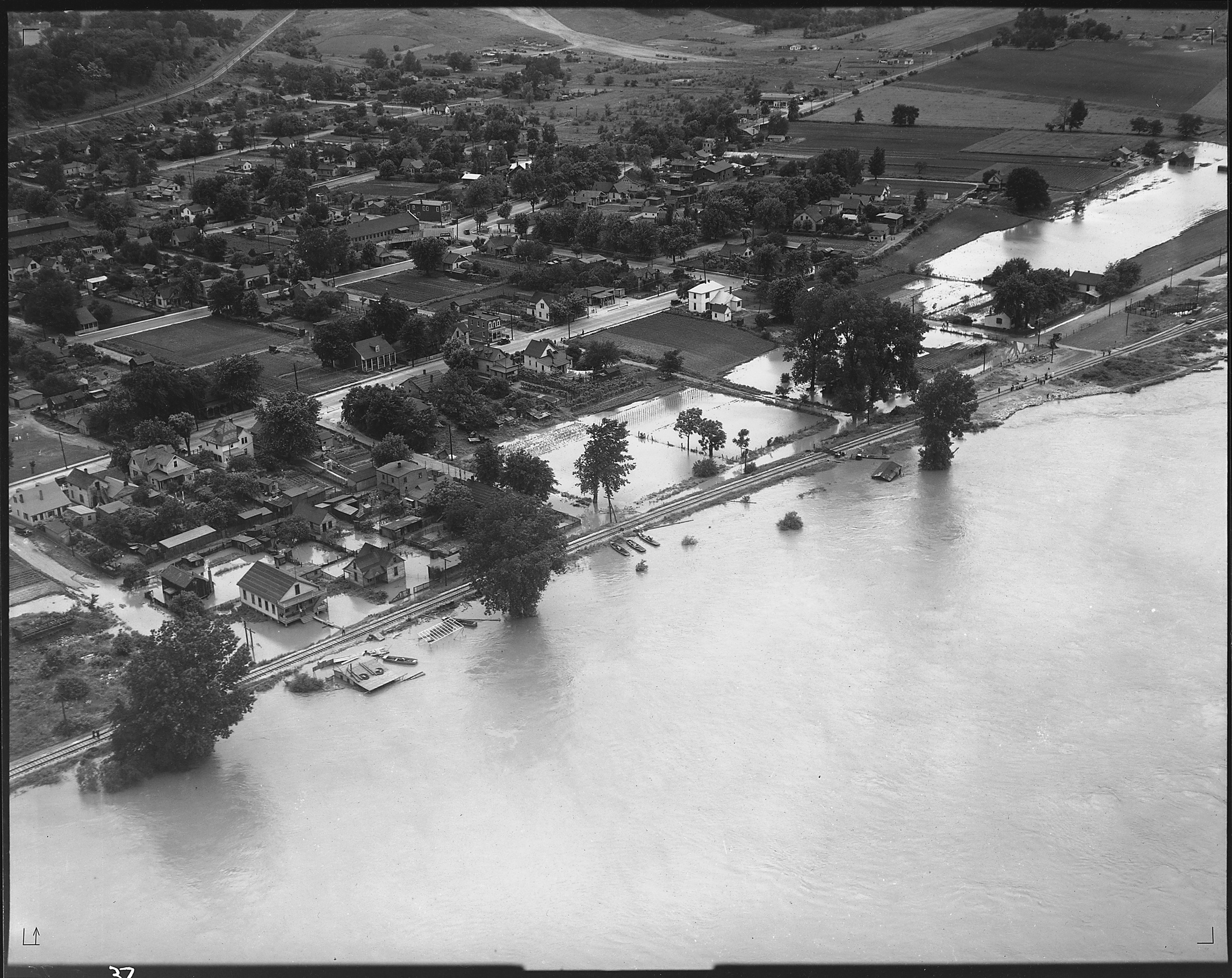 Aerial photograph of flood, unidentified stretch of lower Mississippi River. - NARA - 285956