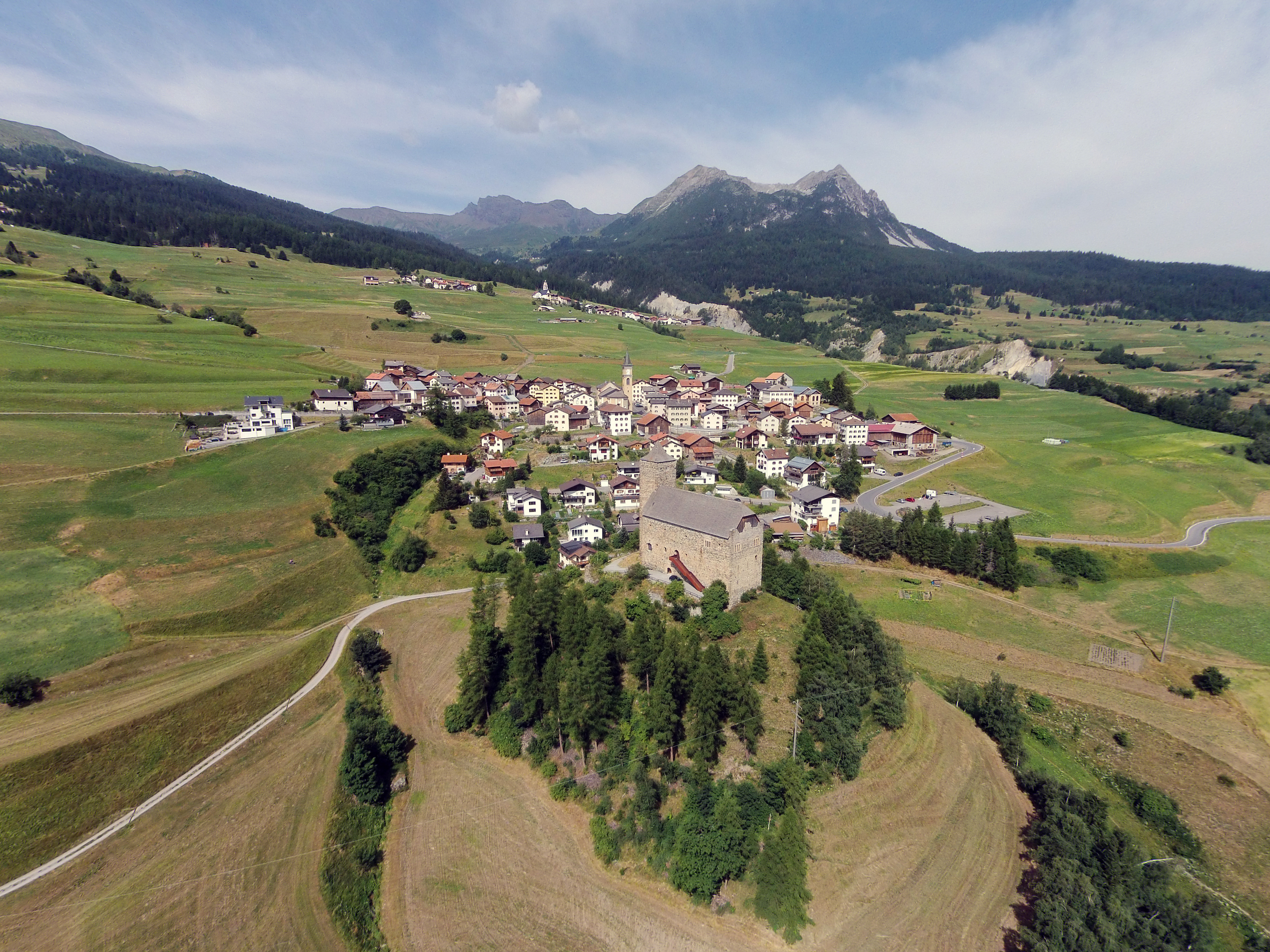 Burg Riom, aerial photography 2