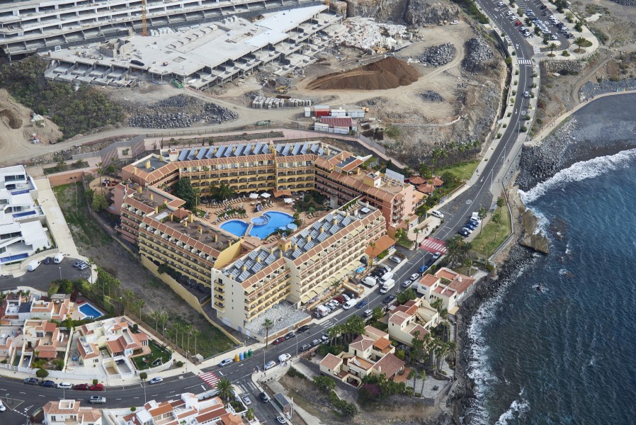 A0392 Tenerife, Aparthotel Jardin Caleta aerial view