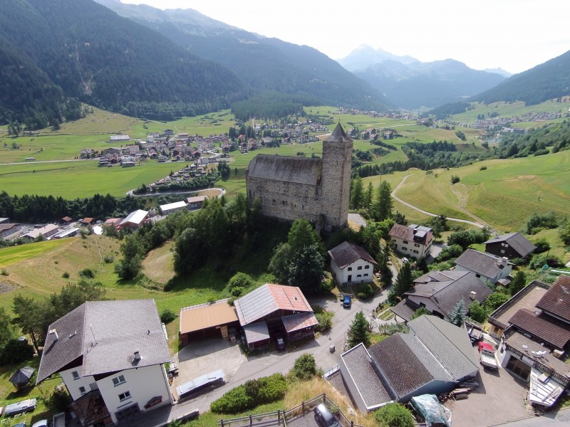 Burg Riom, aerial photography 1