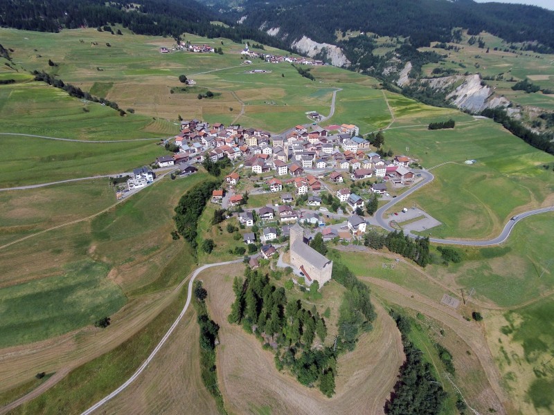 Burg Riom, aerial photography 6