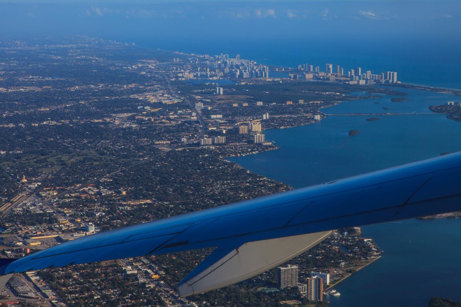 Flight from Miami to Seattle-Miami waterfront (15881797822)