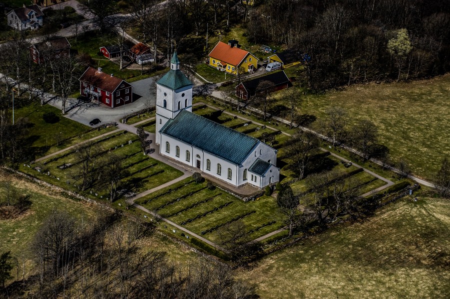 Hultsjö kyrka från luften