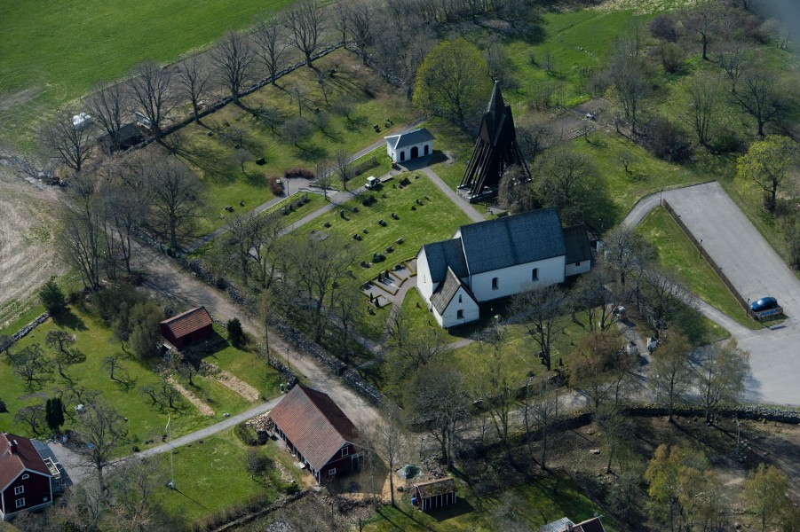 Kullerstad kyrka från luften