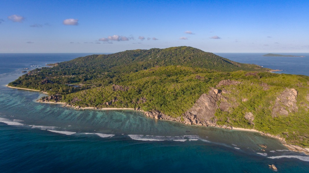 Luftbild Insel La Digue Seychellen.DNG (39617026111)