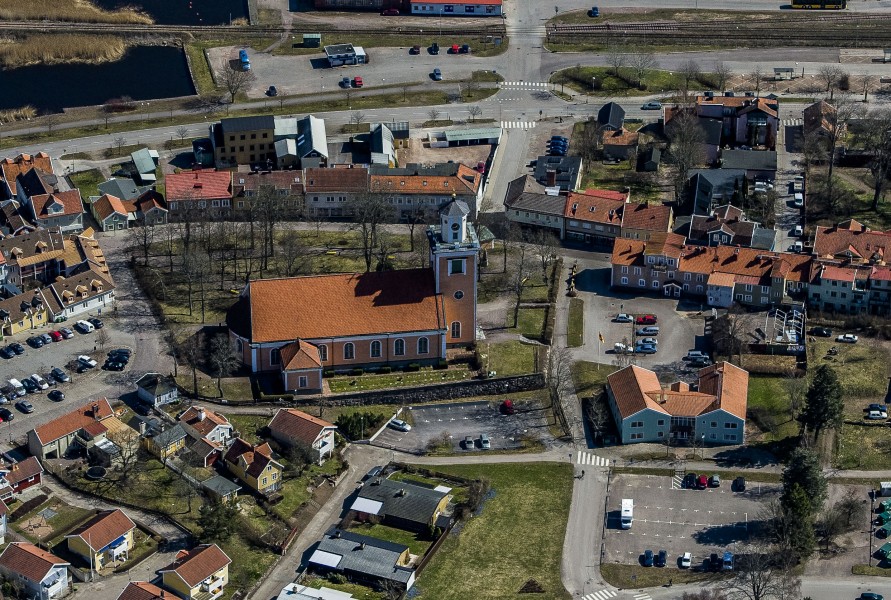 Mönsterås kyrka från luften