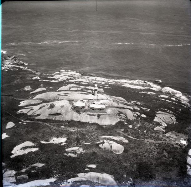 Montague Island Lighthouse - 17 Nov 1937 (30163787765)
