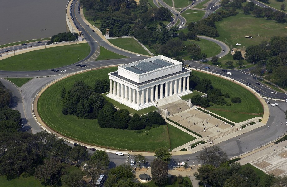 US Navy 030926-F-2828D-398 Aerial view of the Lincoln Memorial