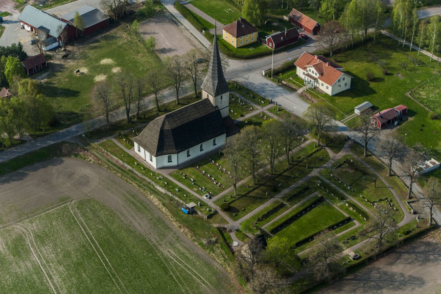 Viby kyrka från luften
