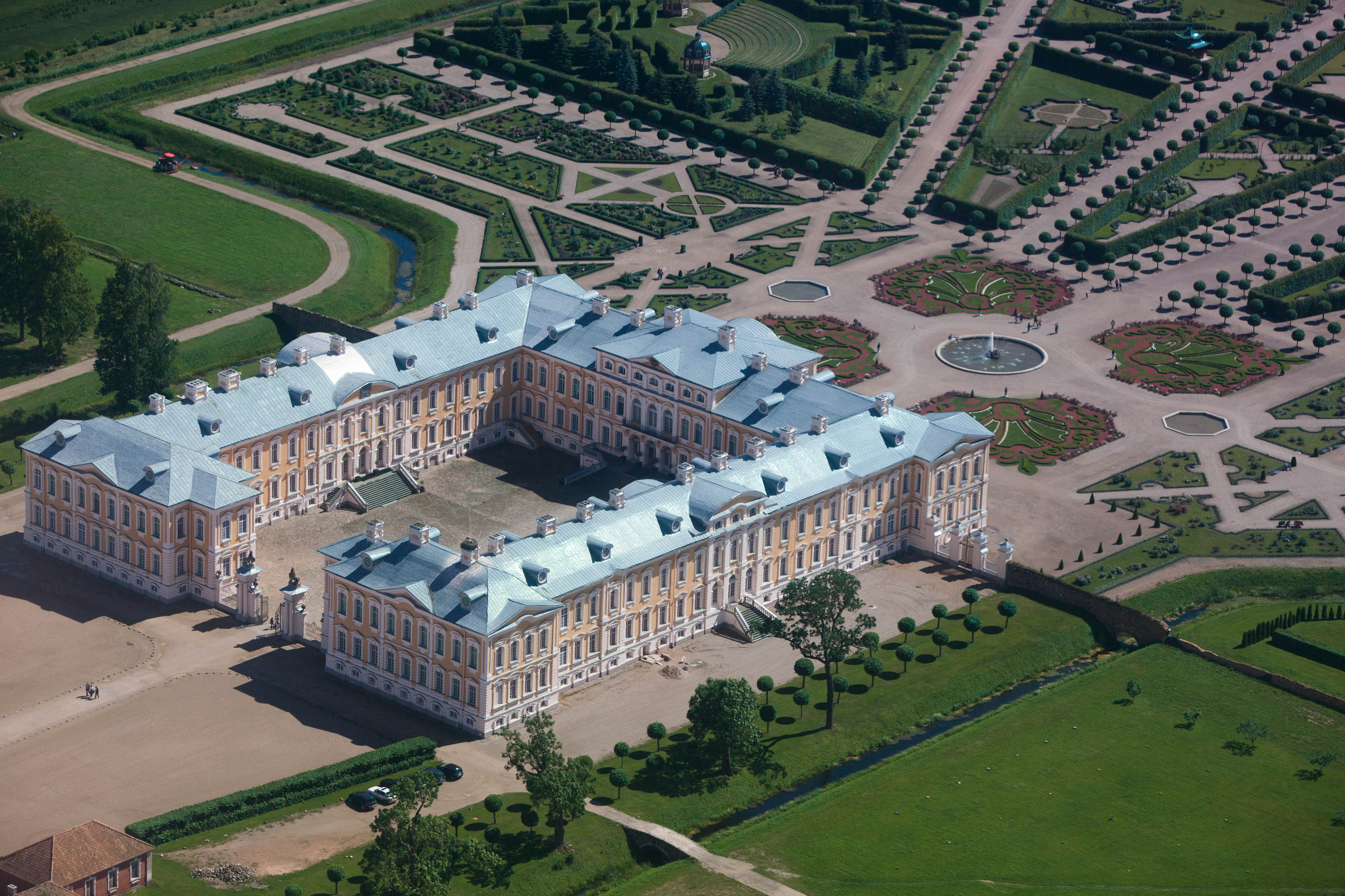 Rundale palace, still the most beautiful in the world. Latvia (10759228303)