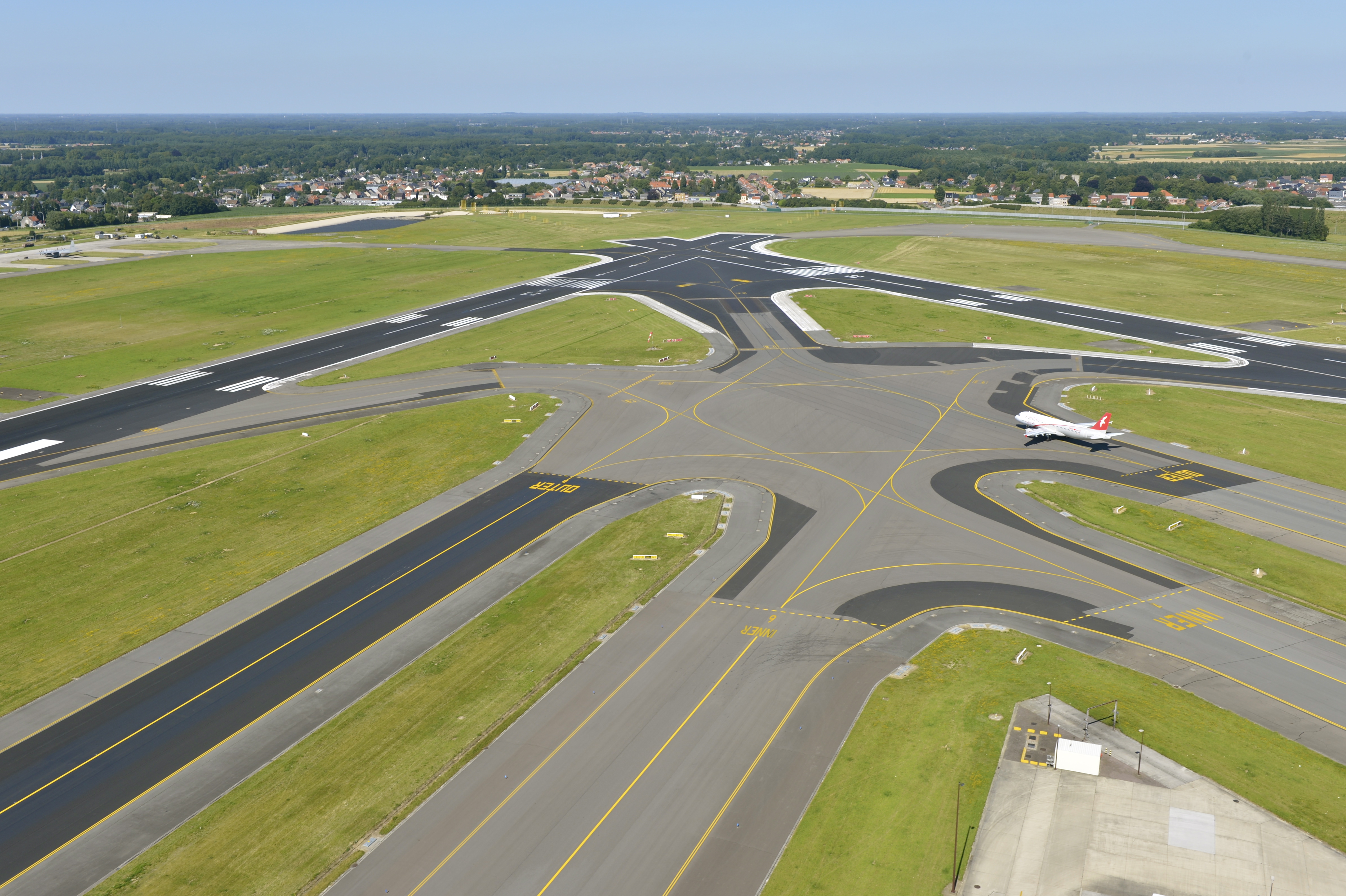 Runways Brussels Airport (7655181540)