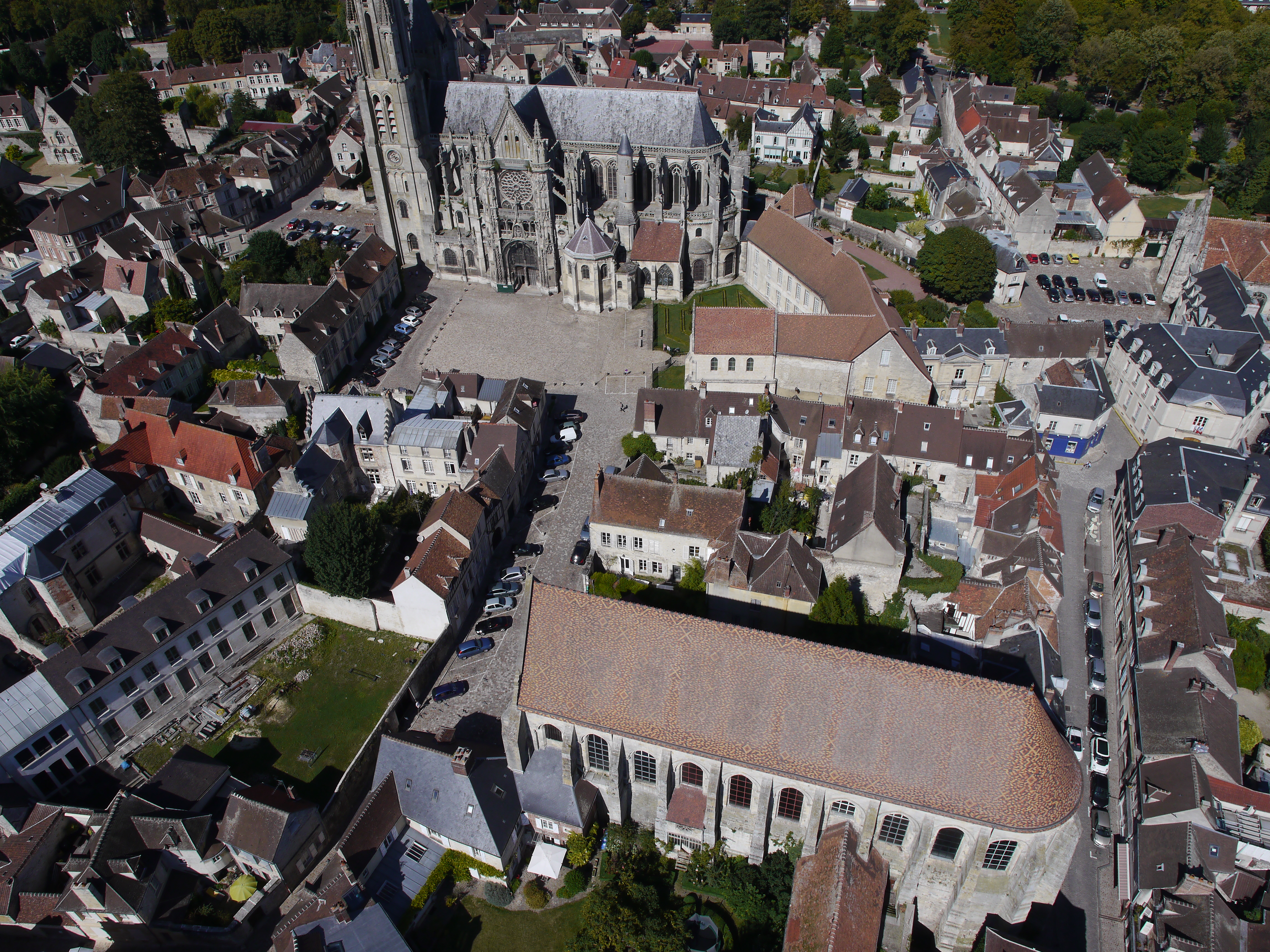Senlis - Cathédrale Notre-Dame et Collégiale Saint-Frambourg, vue aérienne