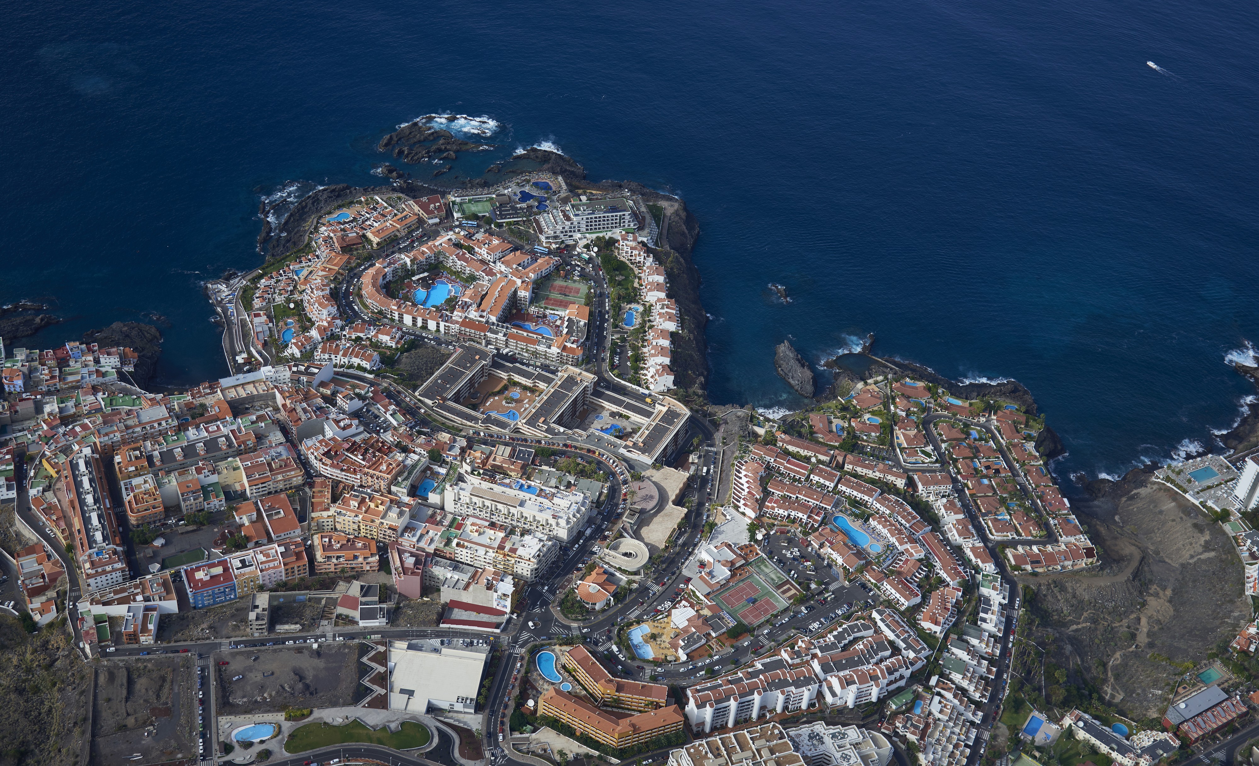 A0227 Tenerife, Los Gigantes aerial view