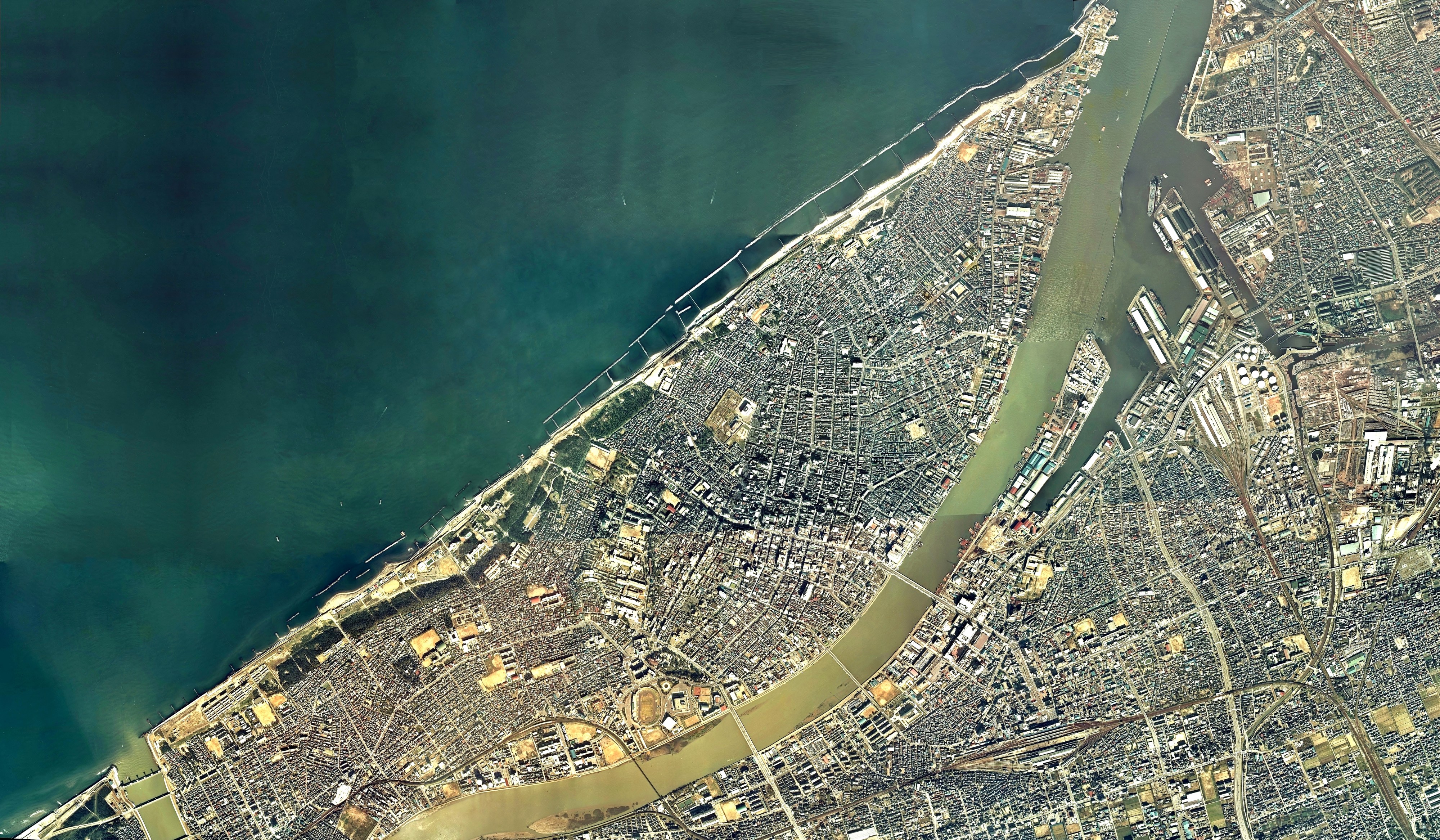 Niigata city center area Aerial photograph.1975