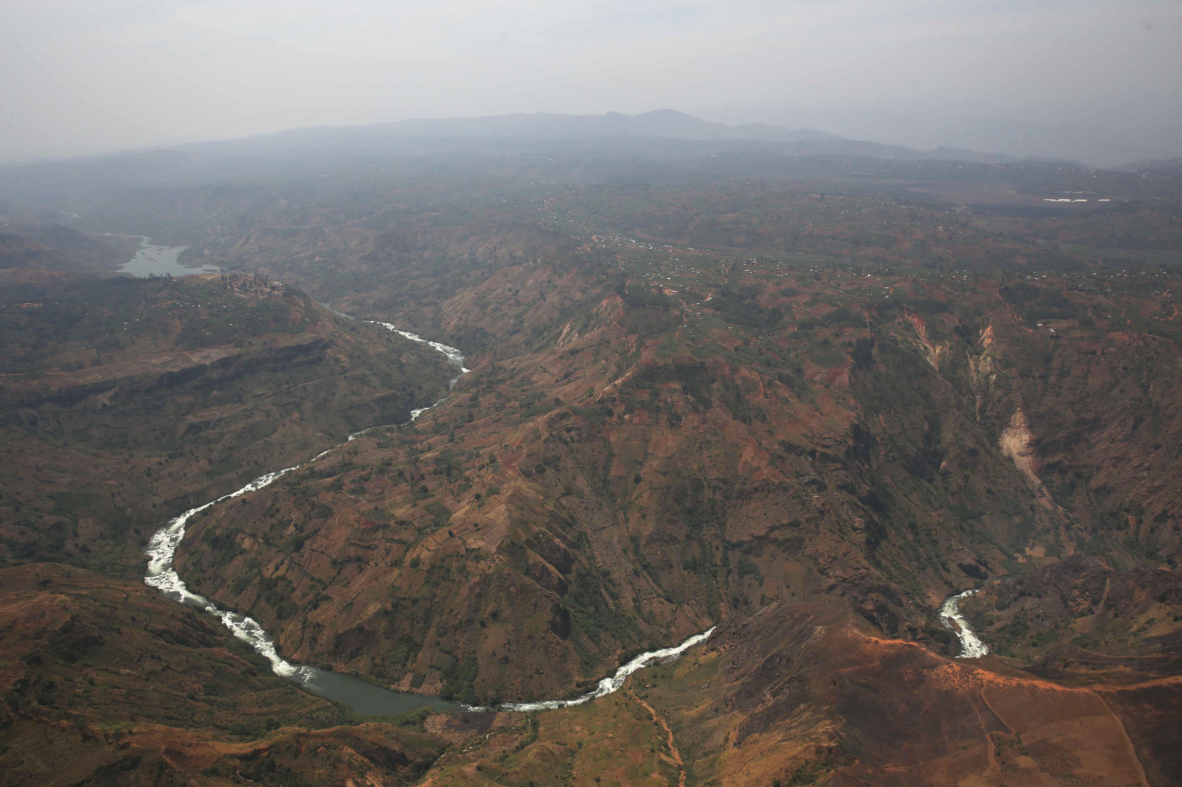 River crossing South Kivu mountains (20875790279)