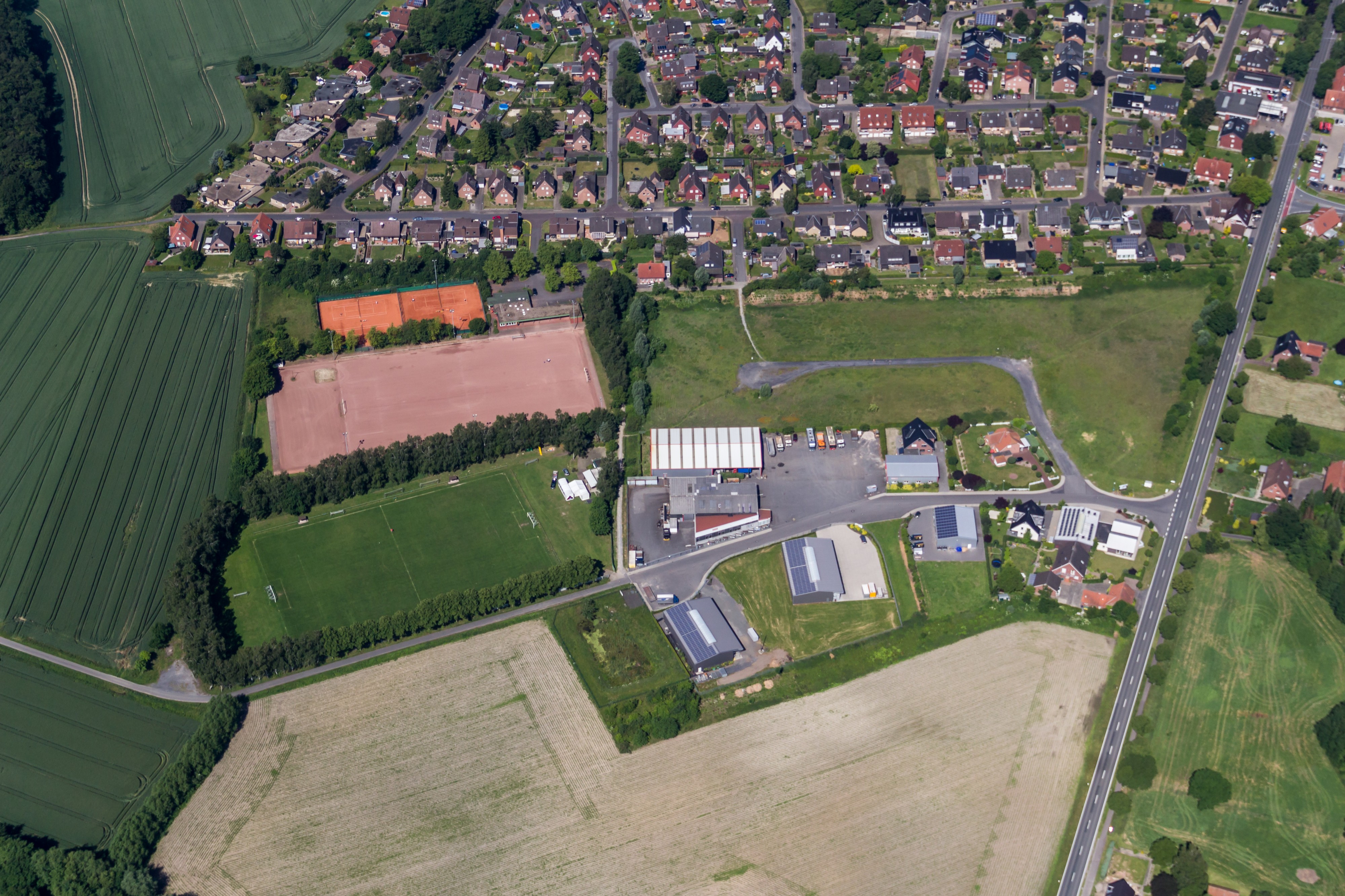 Rorup, Sportplatz und Gewerbegebiet -Empter Weg- -- 2014 -- 9184