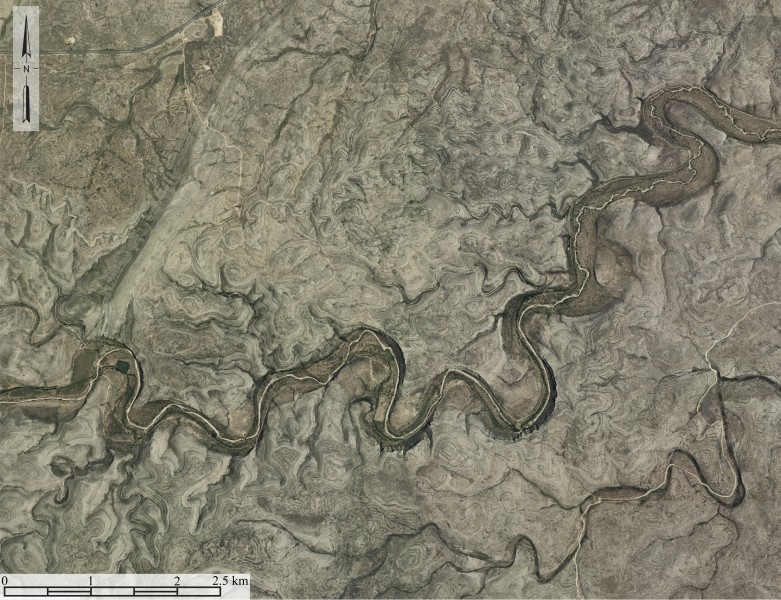 Entrenched meanders and misfit stream of Rio Hondo, Lincoln County, New Mexico