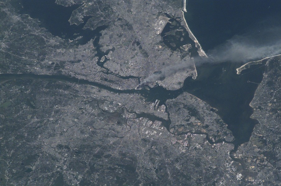 Manhattan smoke plume on September 11, 2001 from International Space Station (Expedition 3 crew)