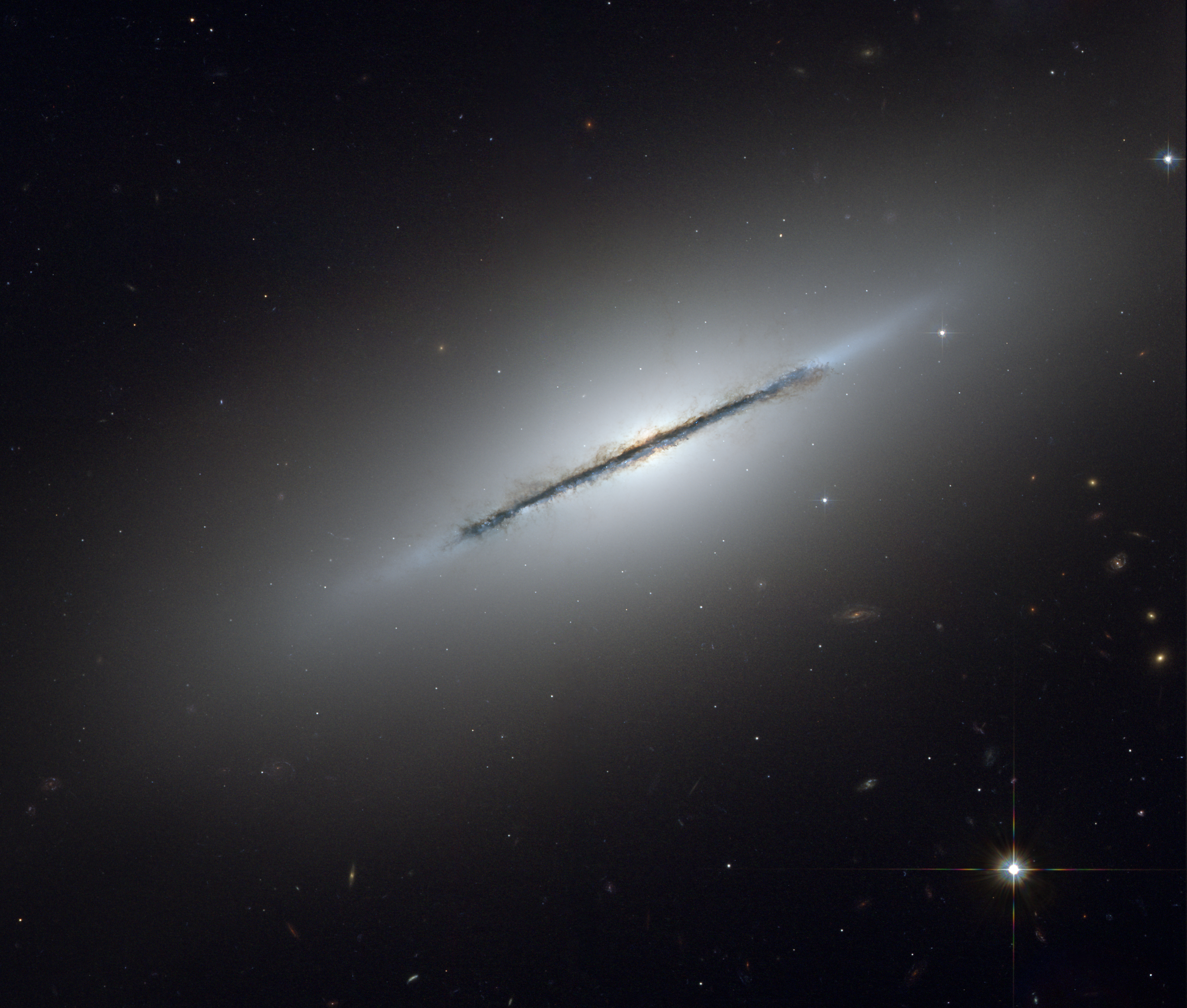 Ngc5866 hst big rotated