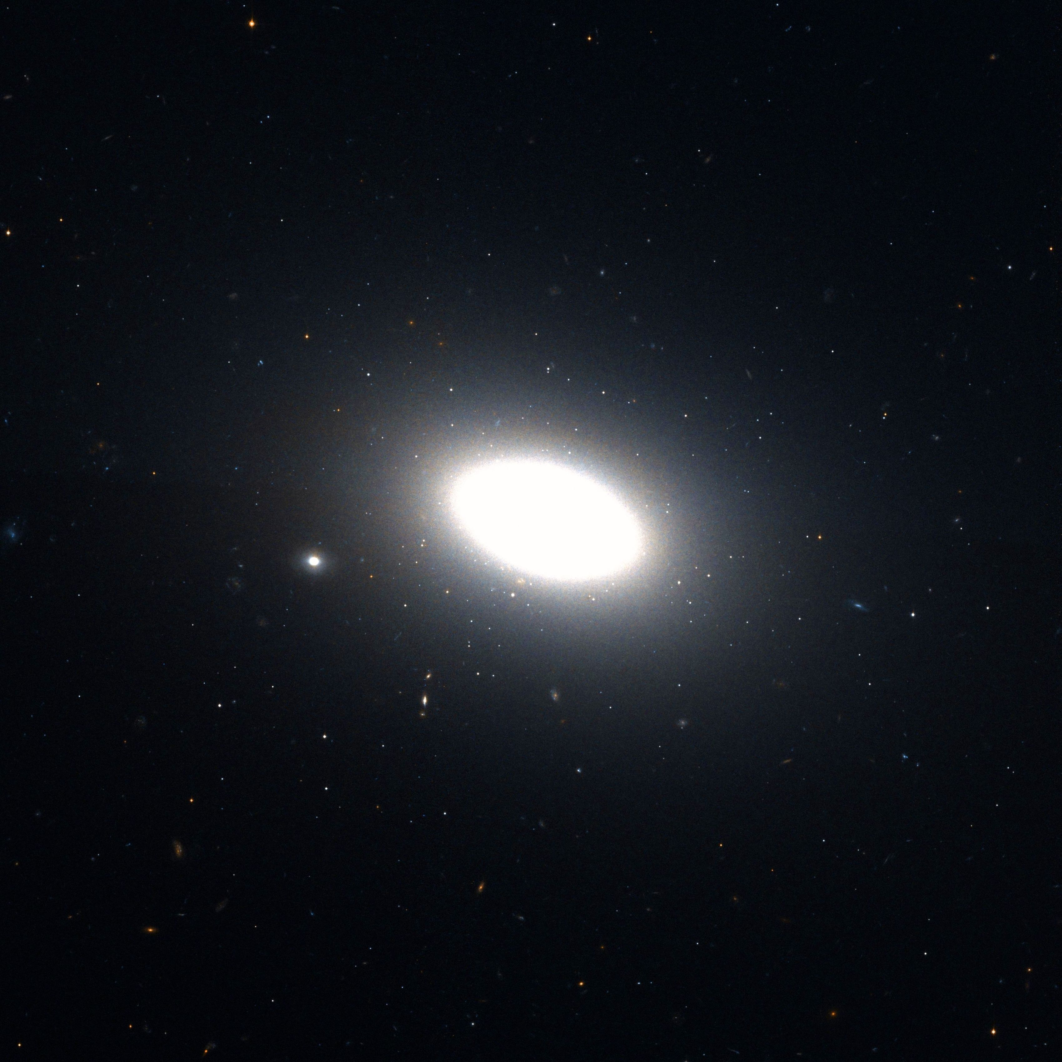 NGC 3818 Hubble WikiSky