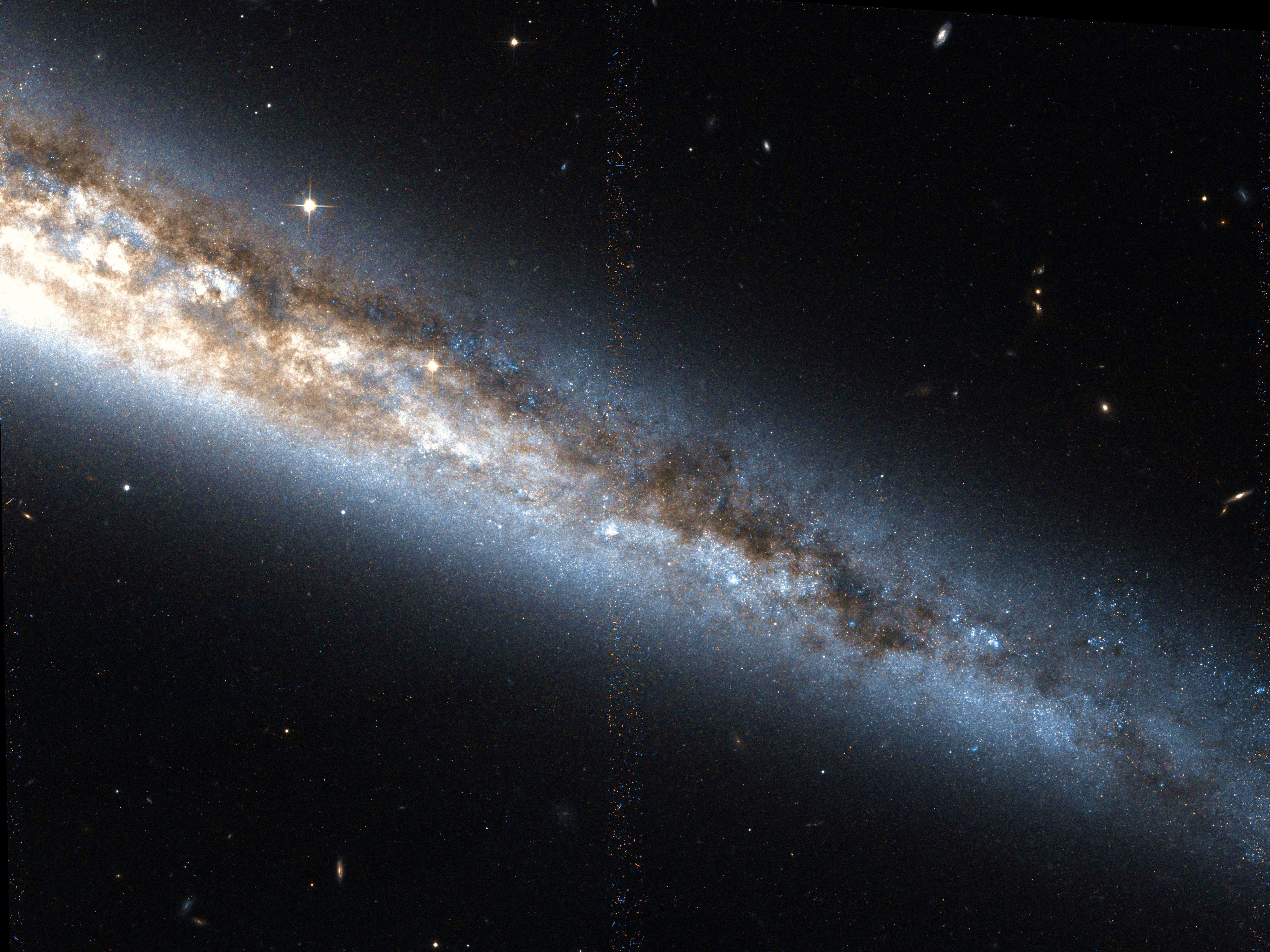 NGC 4565 Hubble WikiSky