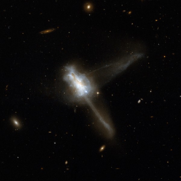 Hubble Interacting Galaxy IC 883 (2008-04-24)