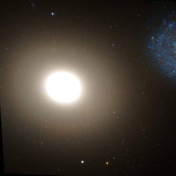 Messier 60 Hubble WikiSky