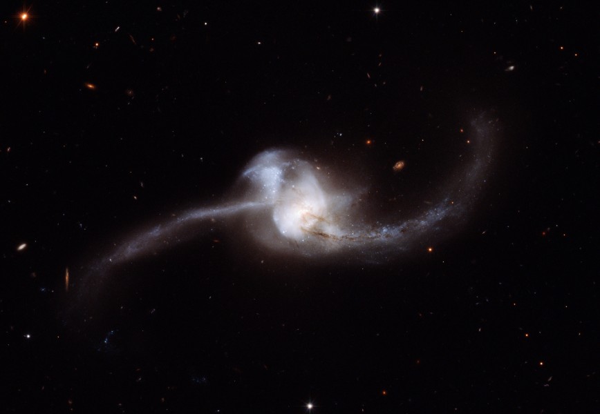 NGC 2623 Hubble heic0912a