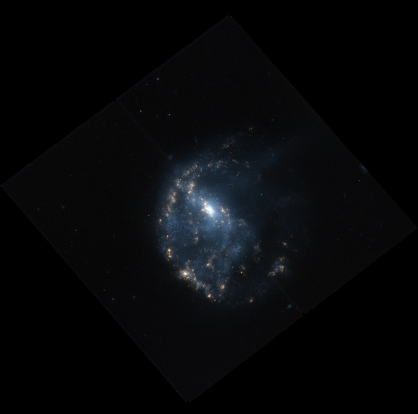 NGC 922 -HST11836 01-R665nGB622m