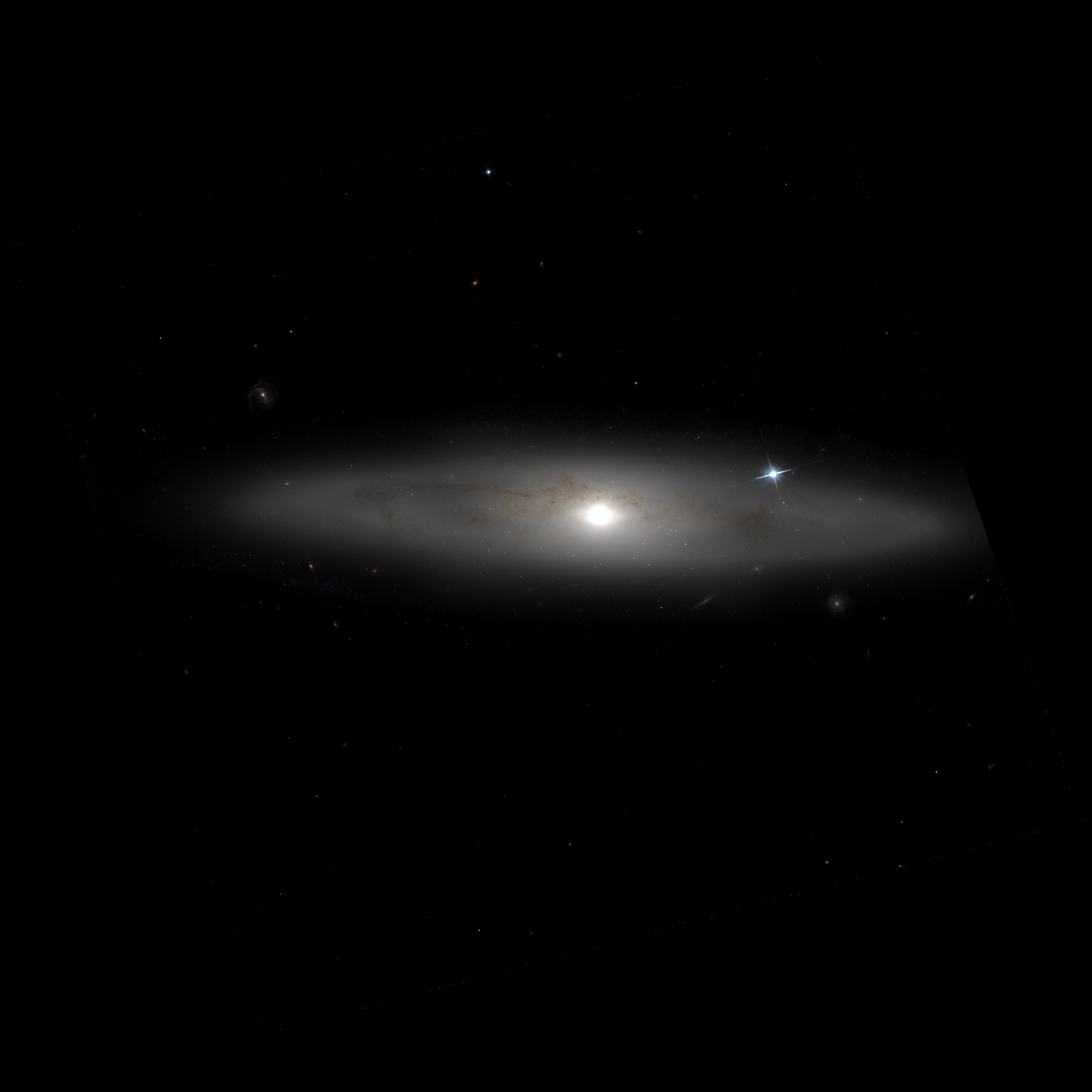 Ngc4866-hst-R814GB475