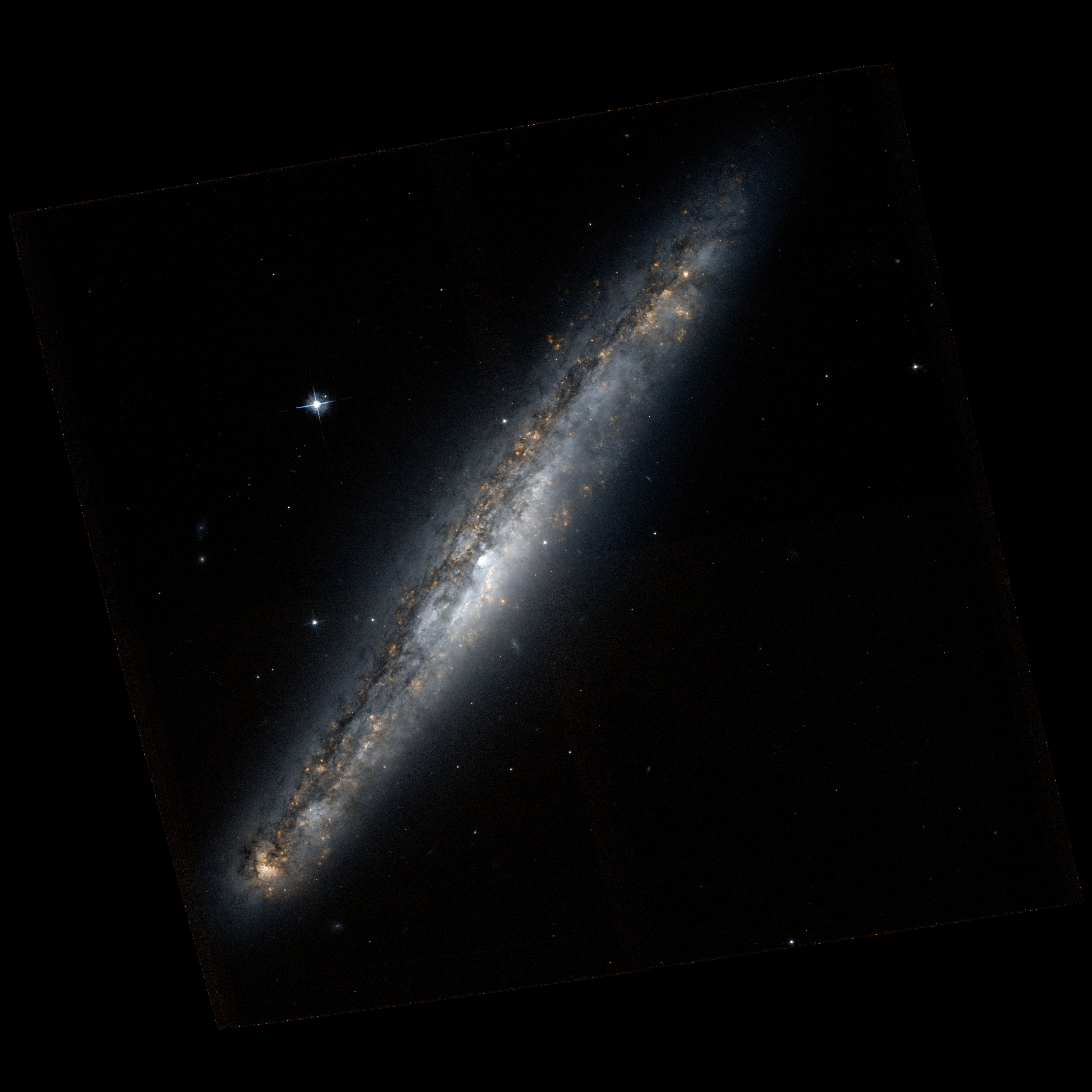 Ngc5775-hst-R658GB625