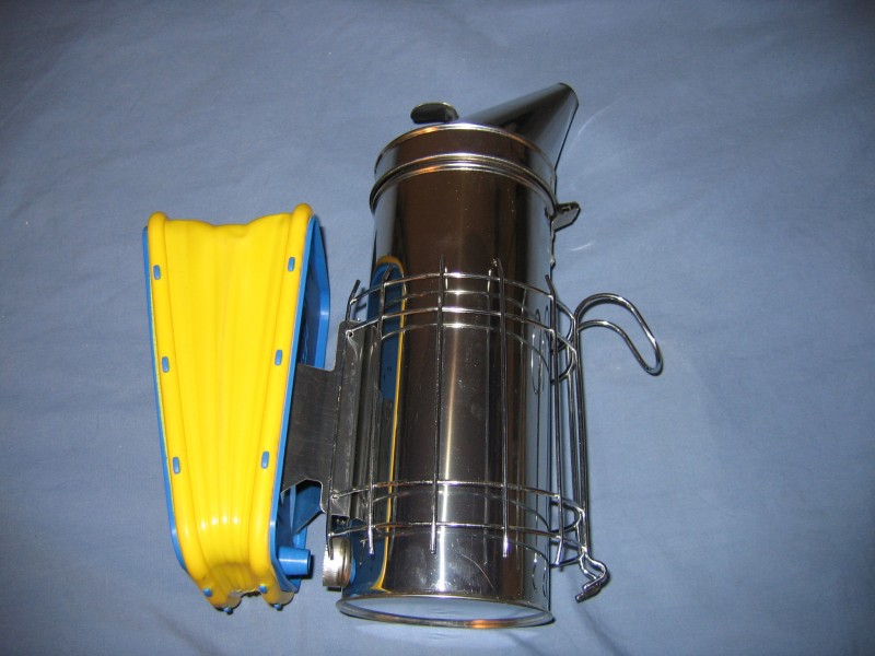 Beekeeping smoker