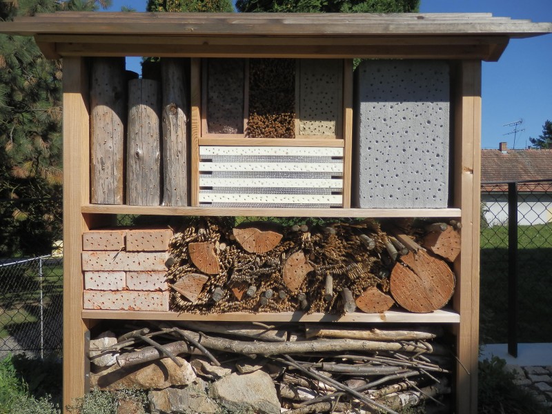 Domeček pro včely samotářky