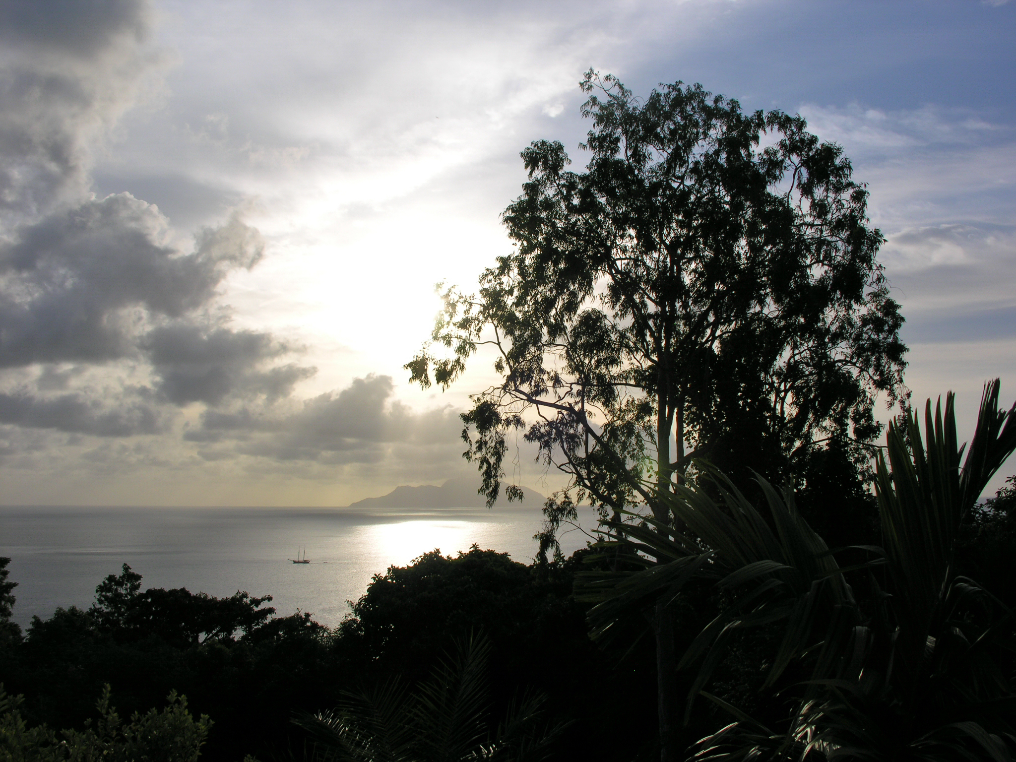 2006-06-23 14-26-52 Seychelles - De Quincey Village
