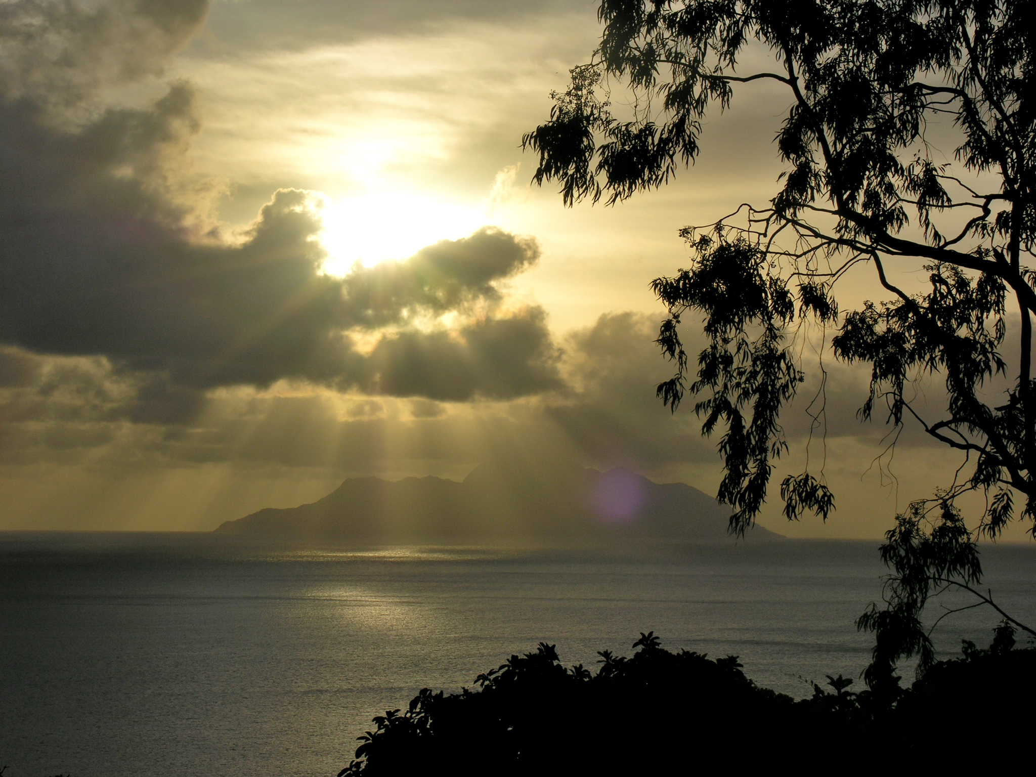 2006-06-23 14-48-09 Seychelles - De Quincey Village