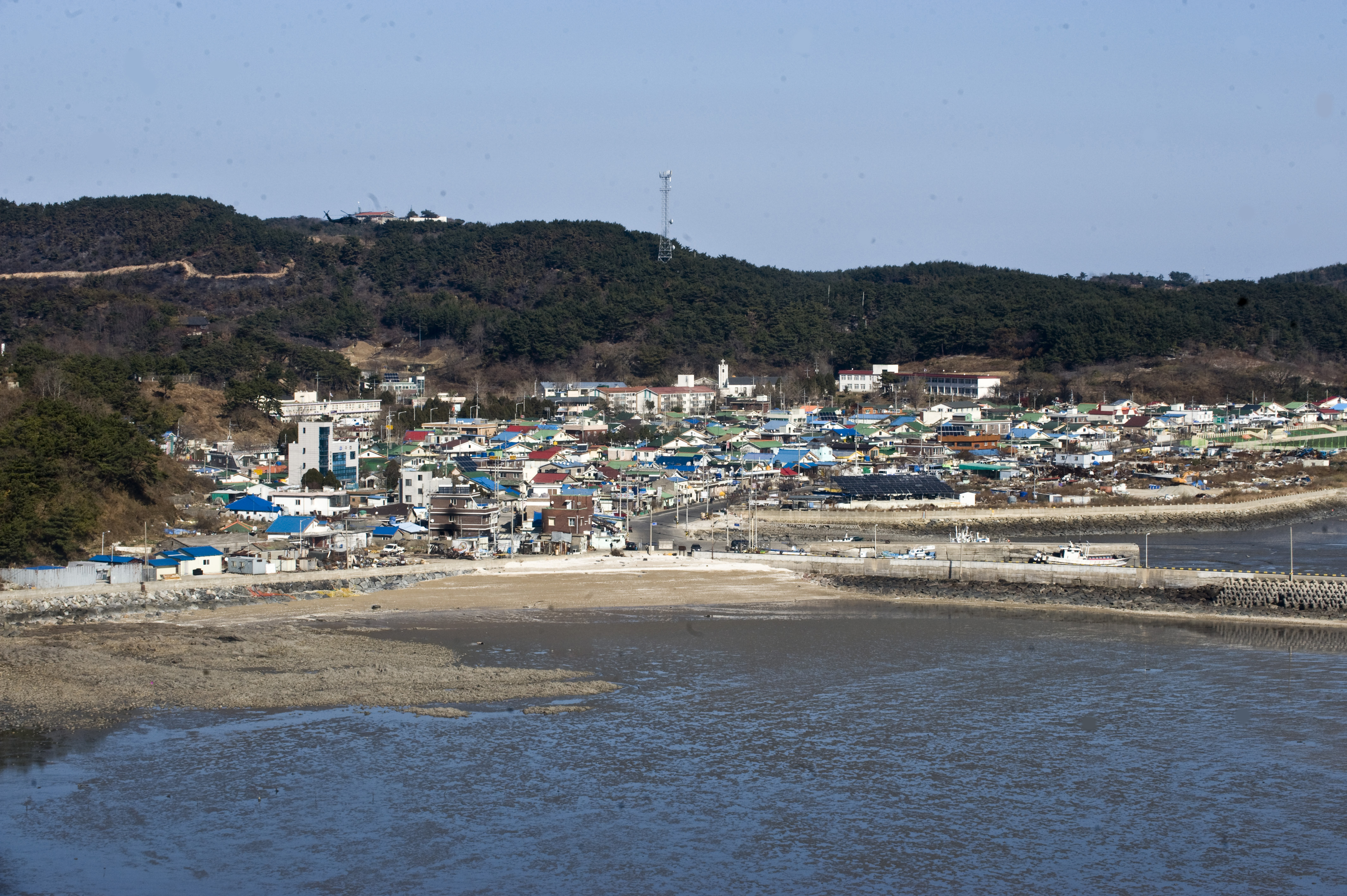 20101126-A-3331-FA111