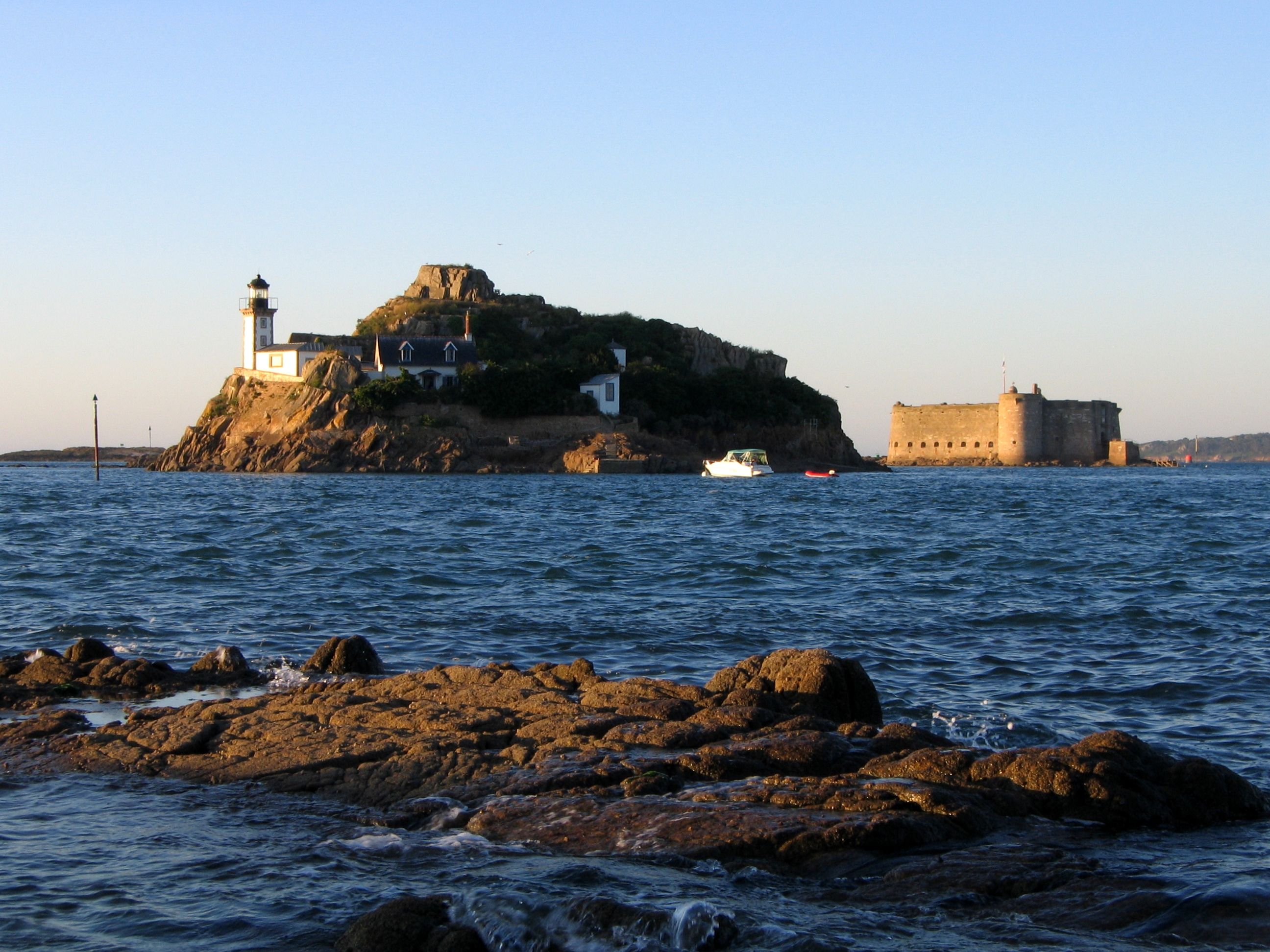 Ile Louet et chateau du Taureau