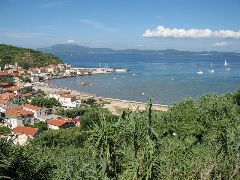 Susak-view-of-town-beach
