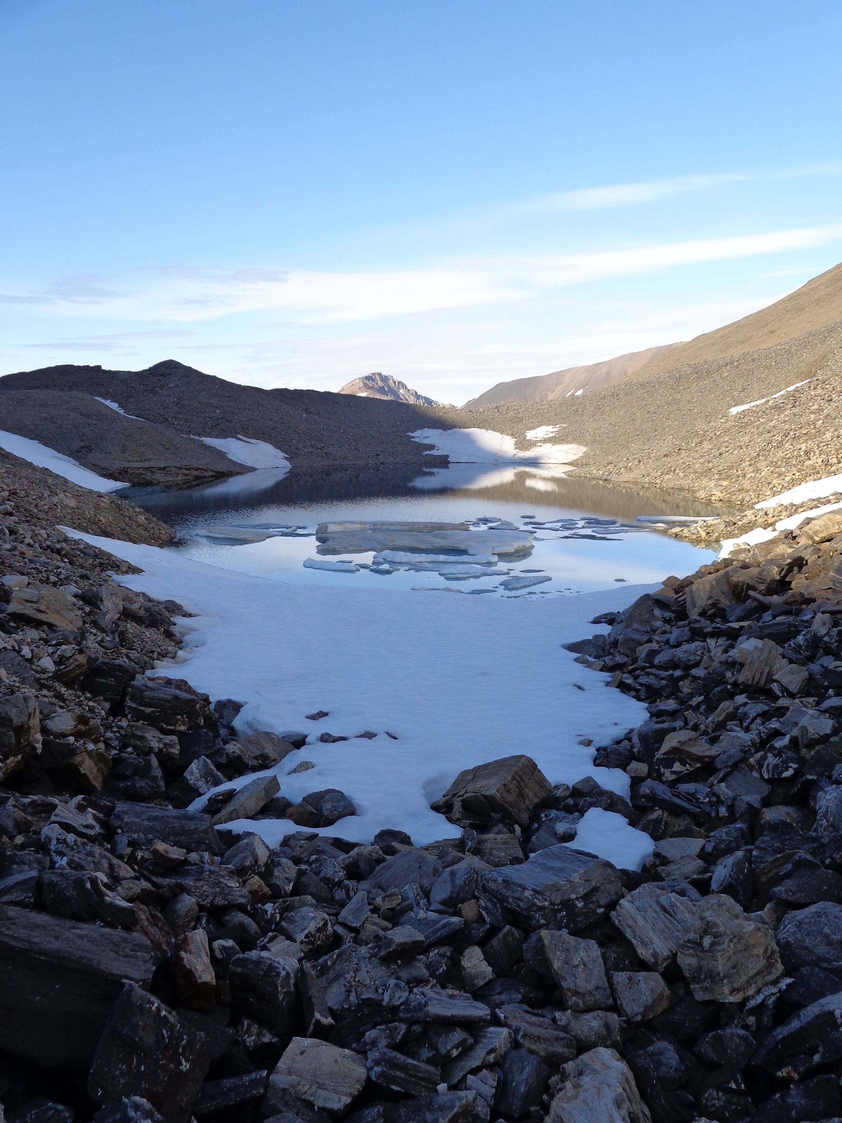 Broggerhalvoya lake 4