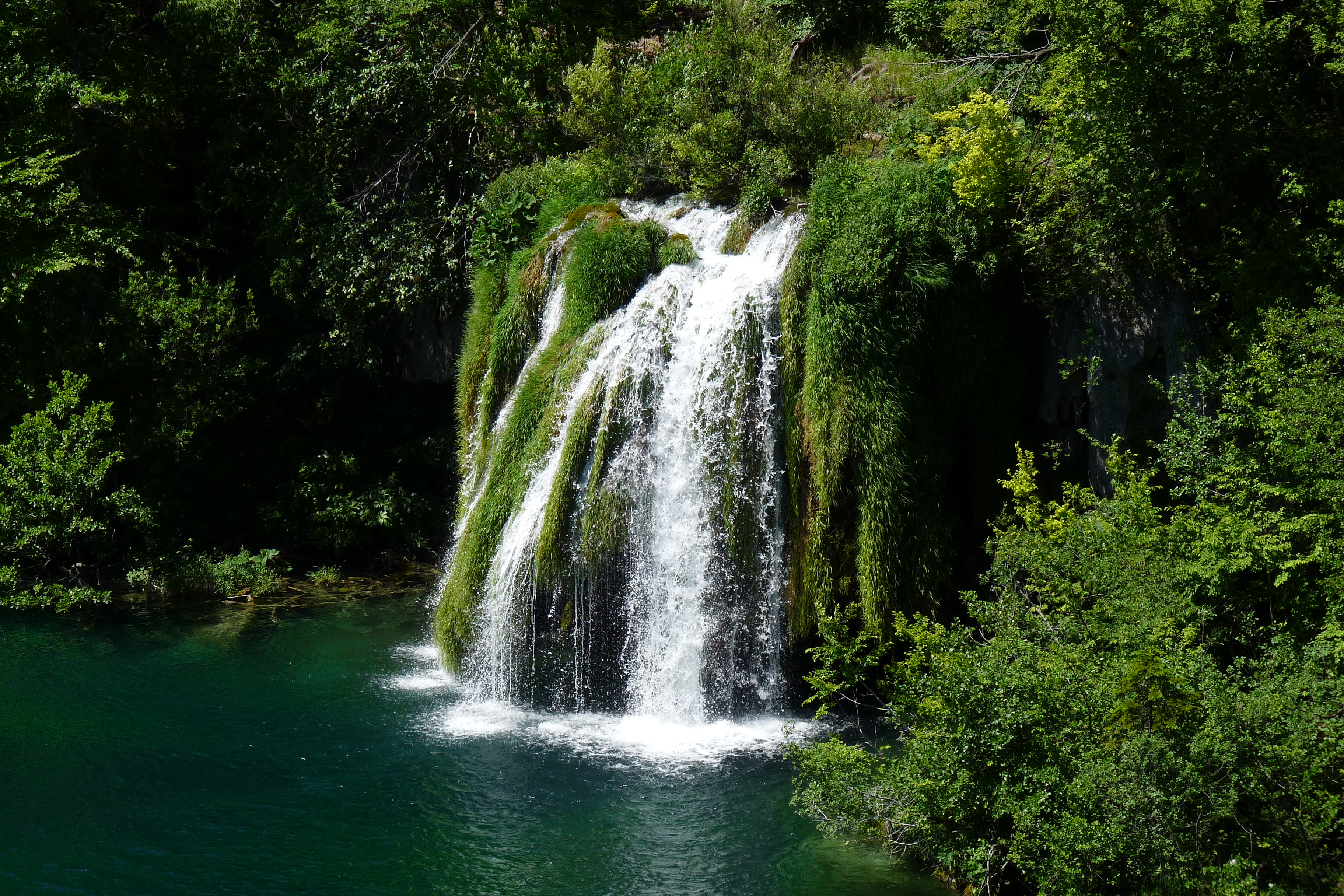 Closer look at the 7 m high waterfall