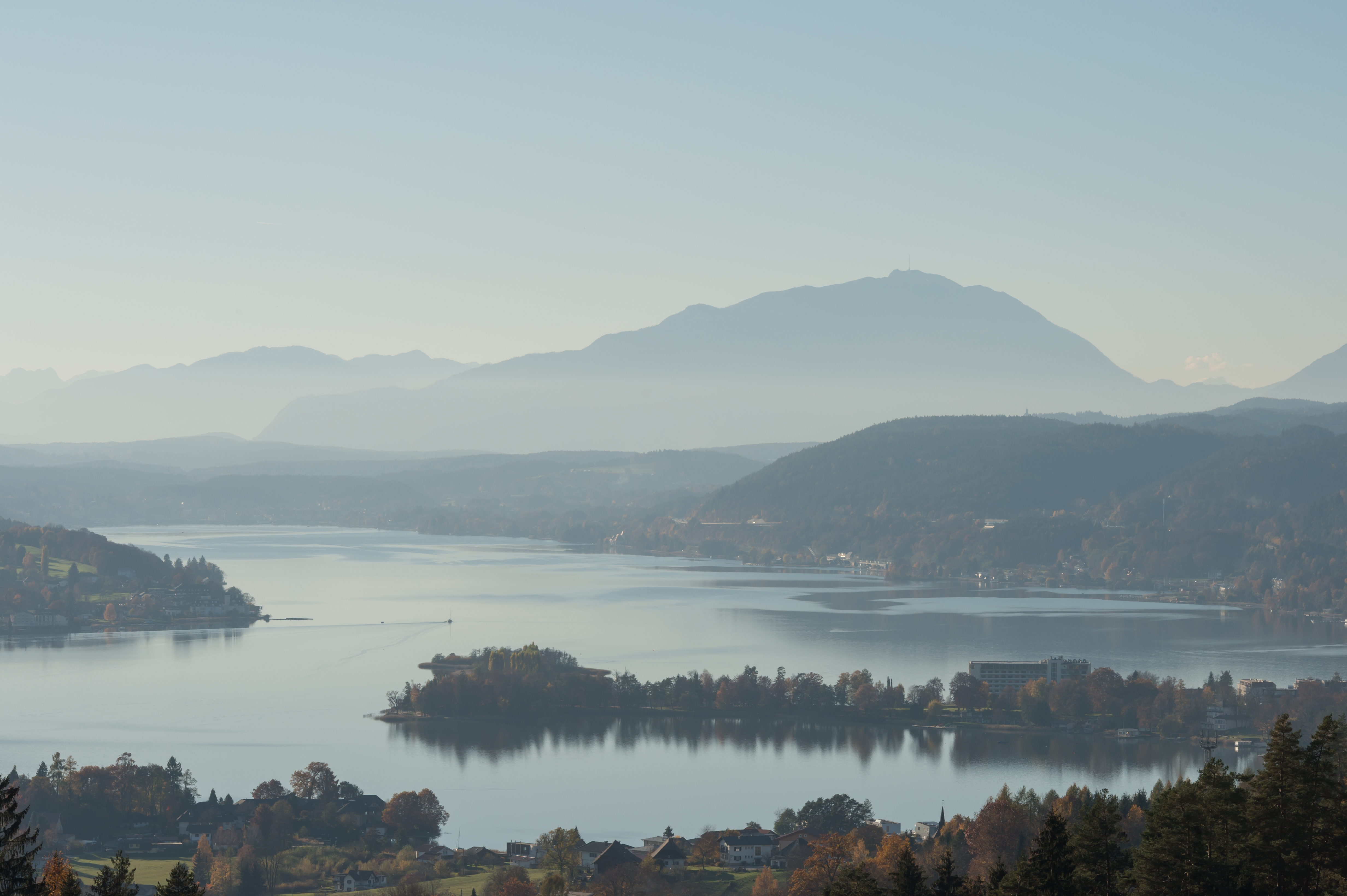 Poertschach Woerther See Halbinsel und Dobratsch 05112015 2210
