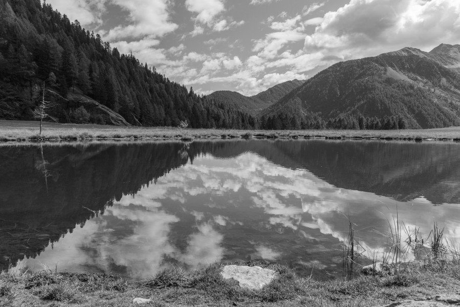 Bergtocht van Peio Paese naar Lago Covel (1,839 m) in het Nationaal park Stelvio (Italië). Lago Covel (1,839 m) 01