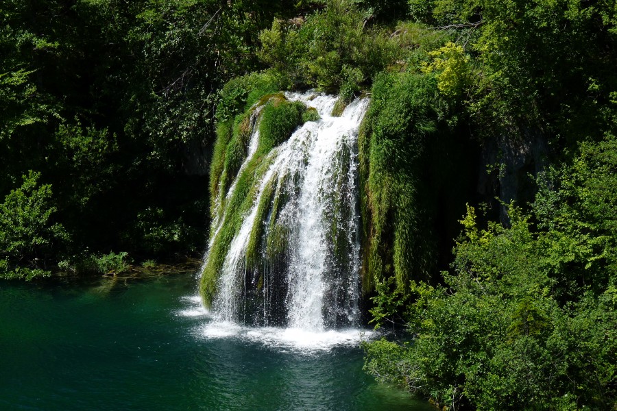 Closer look at the 7 m high waterfall
