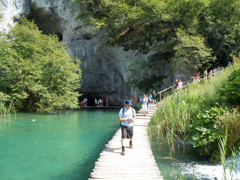 Kaluđerovac lake and cave in the background