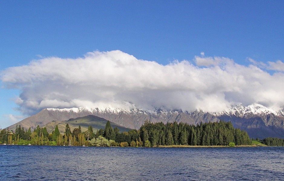 Lake Wakatipu & Remarkable Mountains