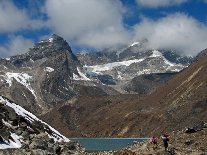 Nepal - Sagamartha Trek - 074 - Gokyo Lakes landscape (497621636)