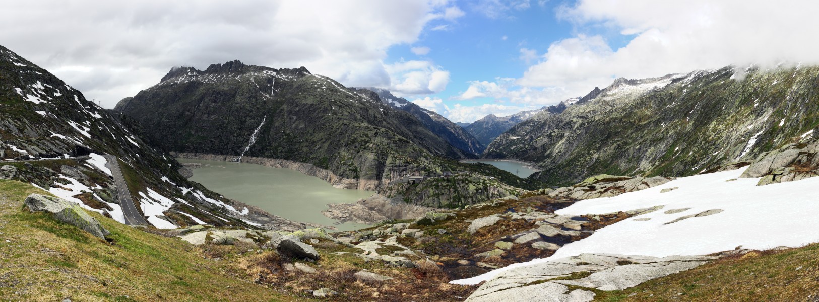 Panorama view of the Lake Grimsel and Räterichsbodensee