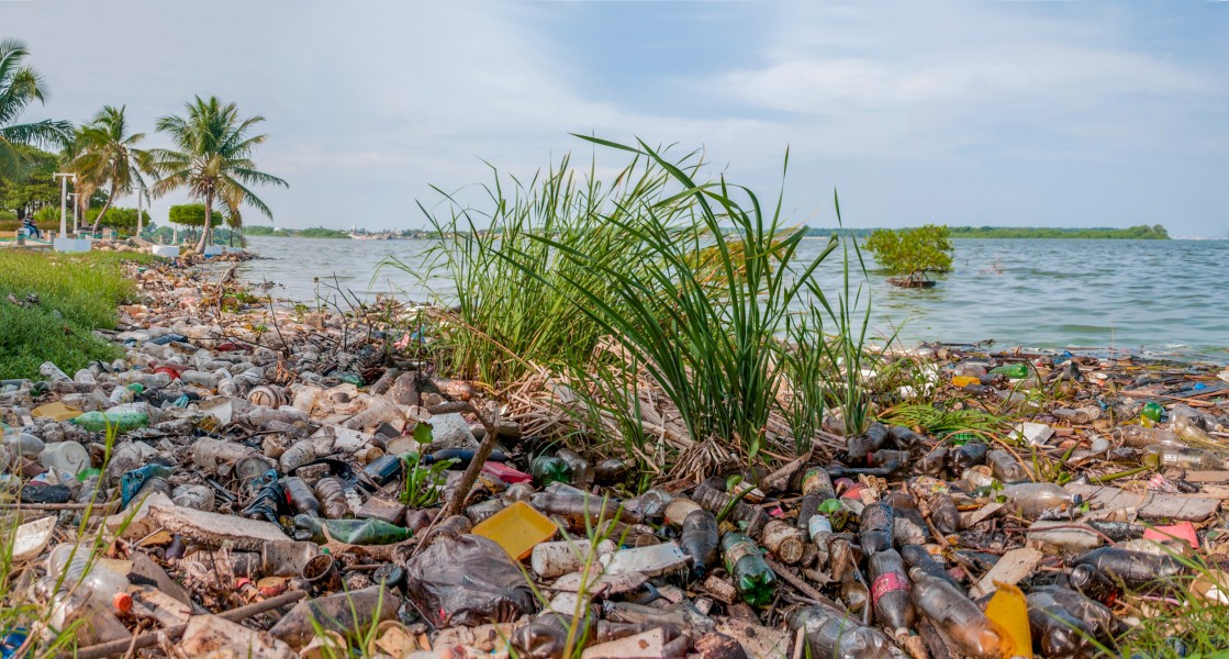 Pollution in Maracaibo lake