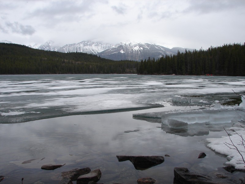 Pyramid Lake, Alberta (5770806727)
