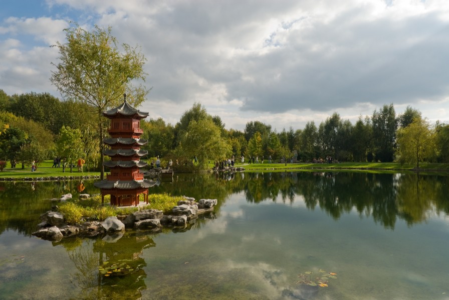 See im Chinesischen Garten Berlin-Marzahn (2007)